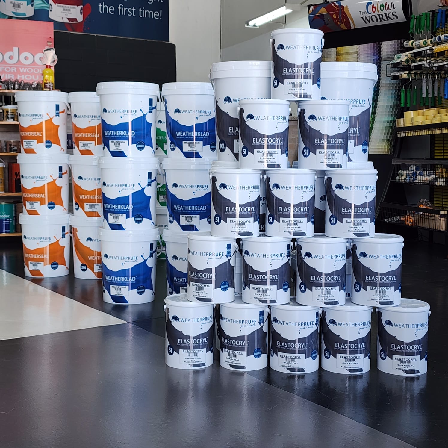 High-adhesion acrylic primer and UV-stable topcoat specified for Table View’s harsh sun.
